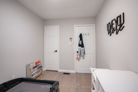 Photo 5 at 8 Jensen Court, Maple, Vaughan