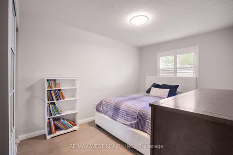 Photo 6 at 8 Jensen Court, Maple, Vaughan
