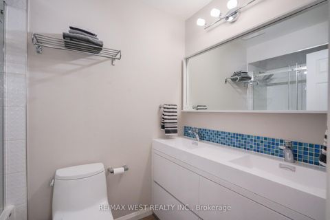 Photo 8 at 8 Jensen Court, Maple, Vaughan