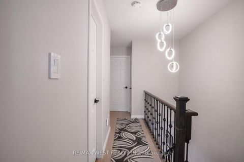 Photo 13 at 8 Jensen Court, Maple, Vaughan