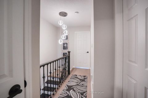 Photo 14 at 8 Jensen Court, Maple, Vaughan