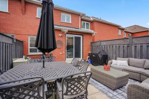 Photo 16 at 8 Jensen Court, Maple, Vaughan