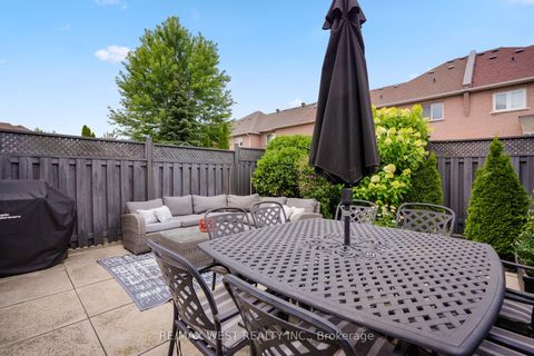 Photo 17 at 8 Jensen Court, Maple, Vaughan