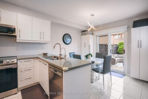 Photo 20 at 8 Jensen Court, Maple, Vaughan