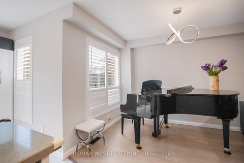 Photo 21 at 8 Jensen Court, Maple, Vaughan