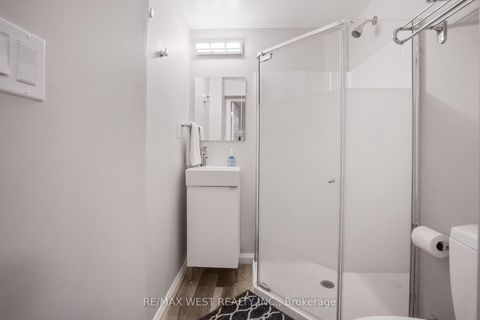 Photo 24 at 8 Jensen Court, Maple, Vaughan