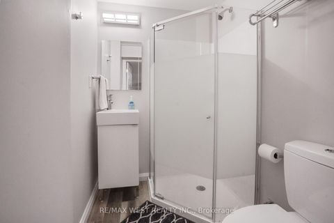 Photo 25 at 8 Jensen Court, Maple, Vaughan