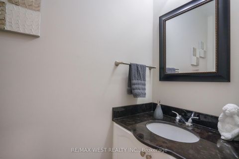 Photo 33 at 8 Jensen Court, Maple, Vaughan