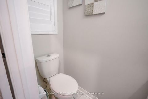 Photo 34 at 8 Jensen Court, Maple, Vaughan