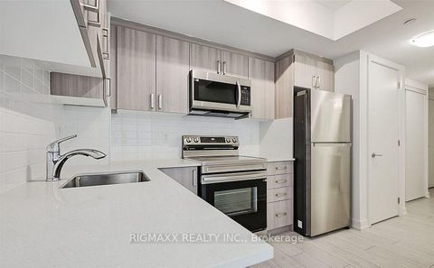Photo 1 at 521 - 556 Marlee Avenue W, Glen Park, Toronto