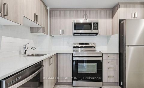 Photo 2 at 521 - 556 Marlee Avenue W, Glen Park, Toronto