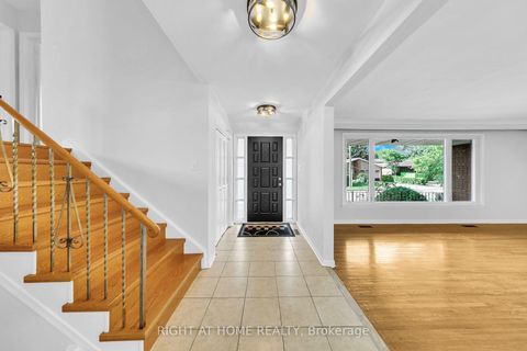 Photo 2 at 88 Peckham Avenue, Newtonbrook West, Toronto