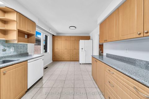 Photo 7 at 88 Peckham Avenue, Newtonbrook West, Toronto