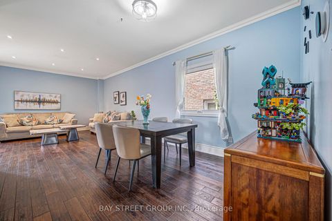 Photo 7 at 14 Rocksprings Avenue, Westbrook, Richmond Hill