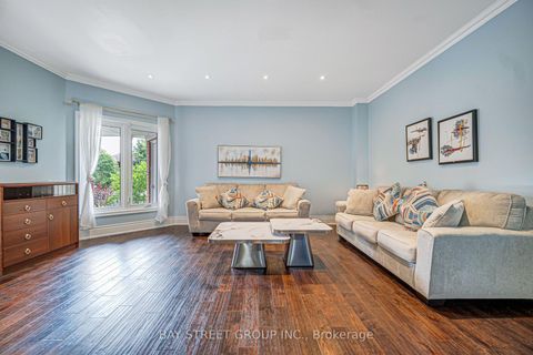 Photo 9 at 14 Rocksprings Avenue, Westbrook, Richmond Hill