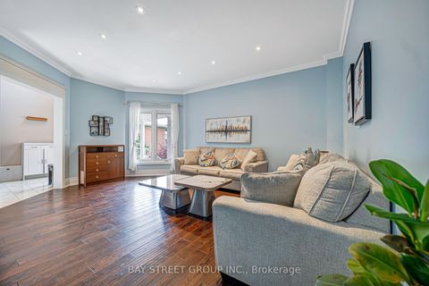Photo 10 at 14 Rocksprings Avenue, Westbrook, Richmond Hill