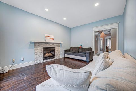 Photo 13 at 14 Rocksprings Avenue, Westbrook, Richmond Hill
