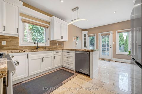 Photo 14 at 14 Rocksprings Avenue, Westbrook, Richmond Hill