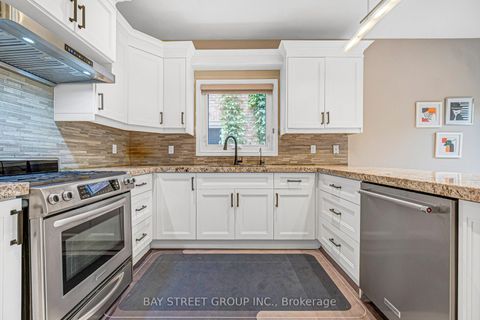 Photo 15 at 14 Rocksprings Avenue, Westbrook, Richmond Hill