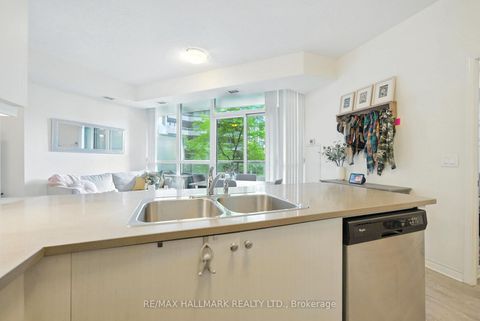 Photo 13 at 301 - 25 Lower Simcoe Street, Waterfront Communities C1, Toronto