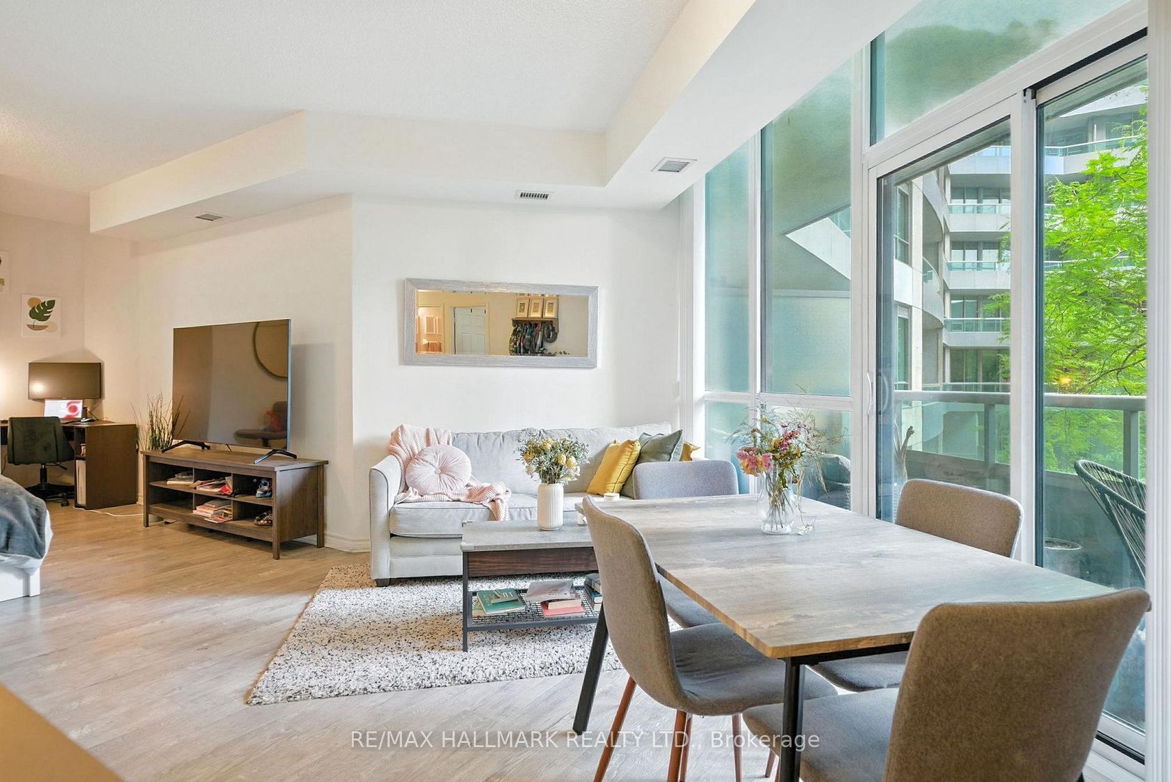 301 - 25 Lower Simcoe Street, Waterfront Communities C1, Toronto photo number 2