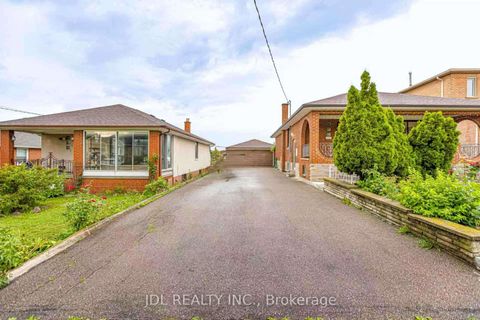 Photo 11 at 40 Montana Avenue, CFB, Toronto