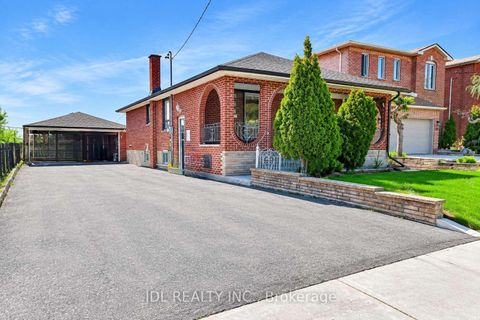 Photo 12 at 40 Montana Avenue, CFB, Toronto