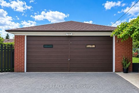 Photo 13 at 40 Montana Avenue, CFB, Toronto