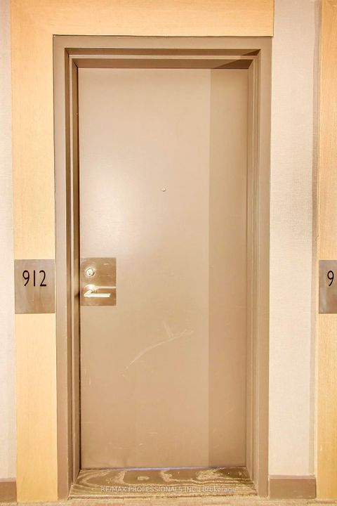 Photo 10 at 912 - 1030 King Street W, Niagara, Toronto
