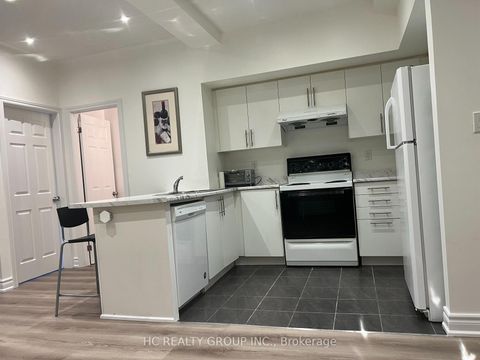 Photo 3 at 26 - 15 Eaton Park Lane, L'Amoreaux, Toronto