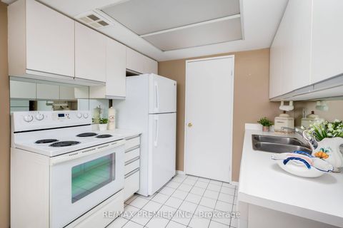 Photo 16 at 1614 - 7440 Bathurst Street, Brownridge, Vaughan