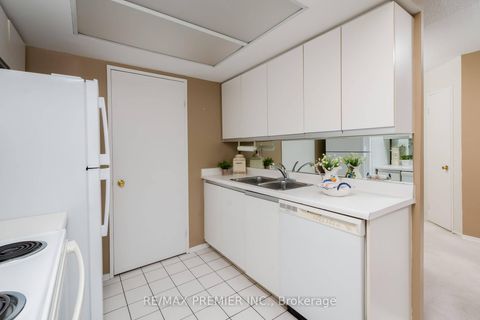 Photo 17 at 1614 - 7440 Bathurst Street, Brownridge, Vaughan
