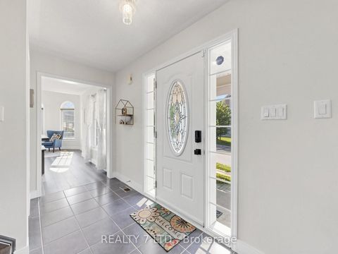 Photo 8 at 330 Cheryl Mews Boulevard, Woodland Hill, Newmarket