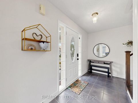 Photo 11 at 330 Cheryl Mews Boulevard, Woodland Hill, Newmarket