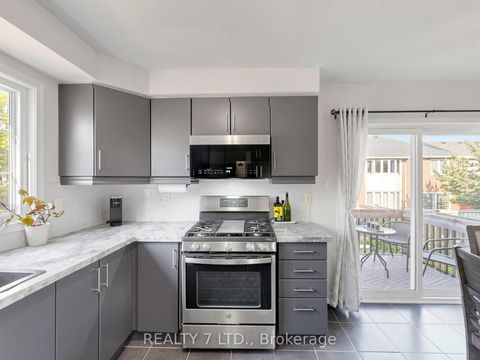 Photo 13 at 330 Cheryl Mews Boulevard, Woodland Hill, Newmarket