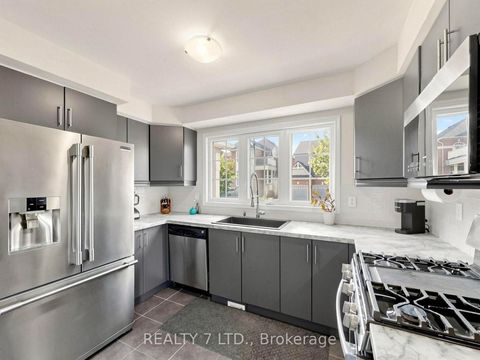 Photo 14 at 330 Cheryl Mews Boulevard, Woodland Hill, Newmarket