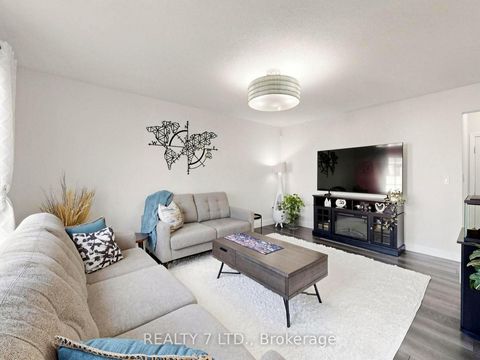 Photo 16 at 330 Cheryl Mews Boulevard, Woodland Hill, Newmarket
