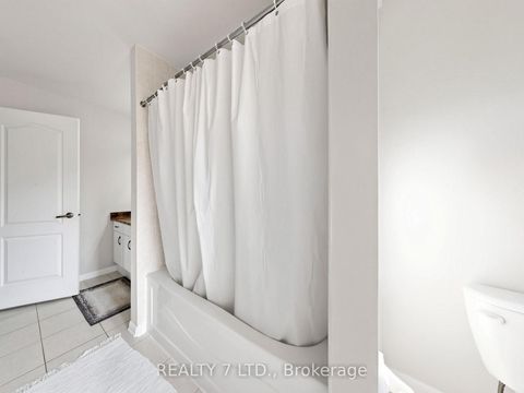 Photo 32 at 330 Cheryl Mews Boulevard, Woodland Hill, Newmarket