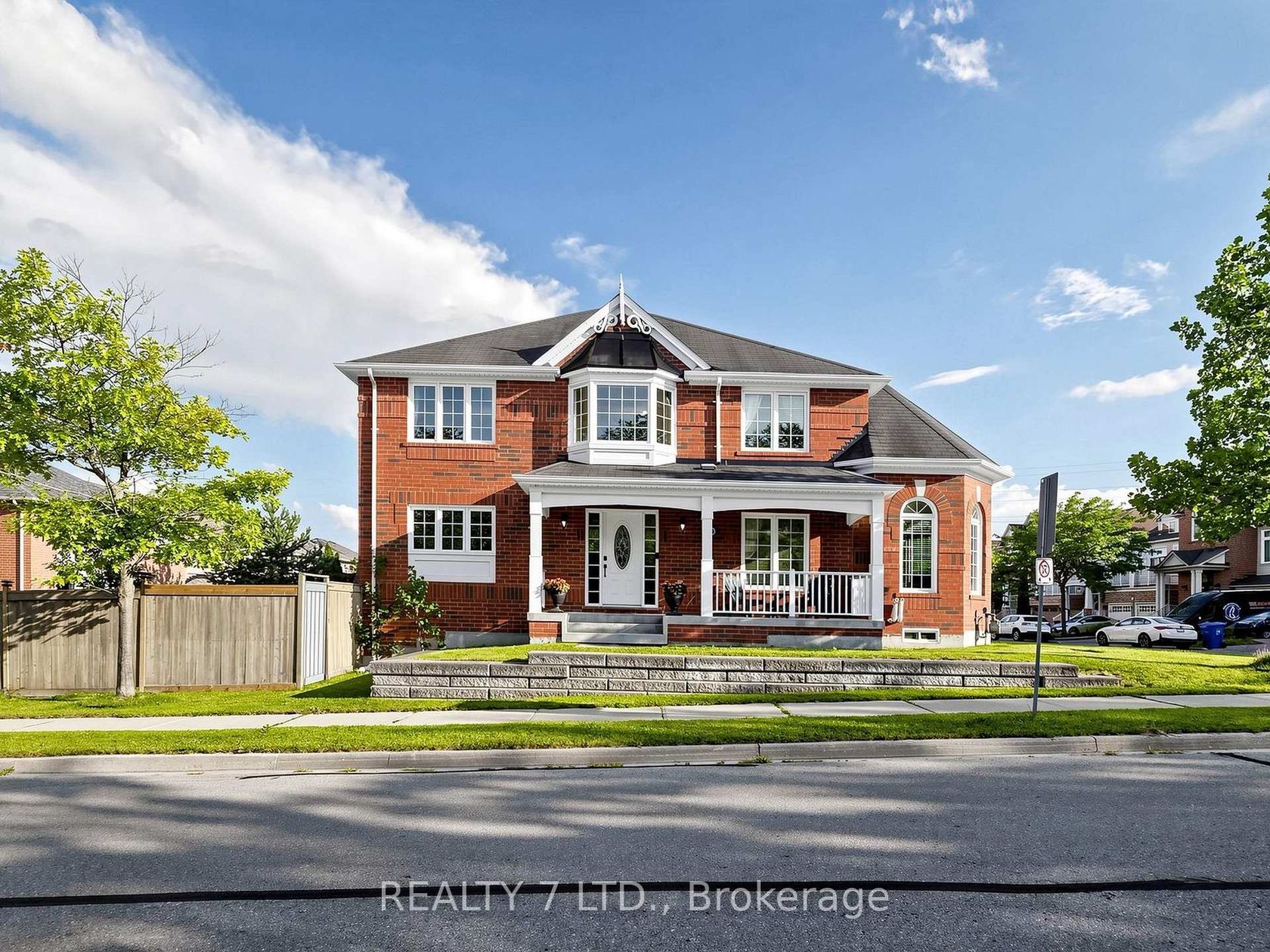 330 Cheryl Mews Boulevard, Woodland Hill, Newmarket photo 4