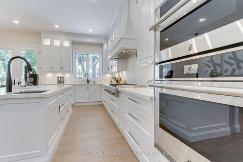 Photo 8 at 140 Hillmount Avenue, Lawrence, Toronto