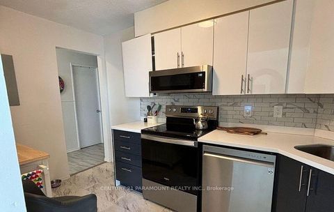Photo 8 at 112 - 61 Markbrook Lane, Jamestown, Toronto