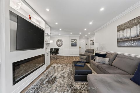 Photo 7 at 301 - 333 Clark Avenue W, Yorkhill, Vaughan