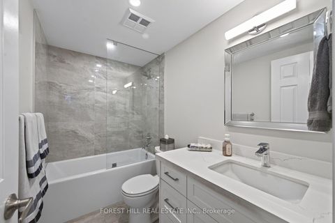 Photo 33 at 301 - 333 Clark Avenue W, Yorkhill, Vaughan