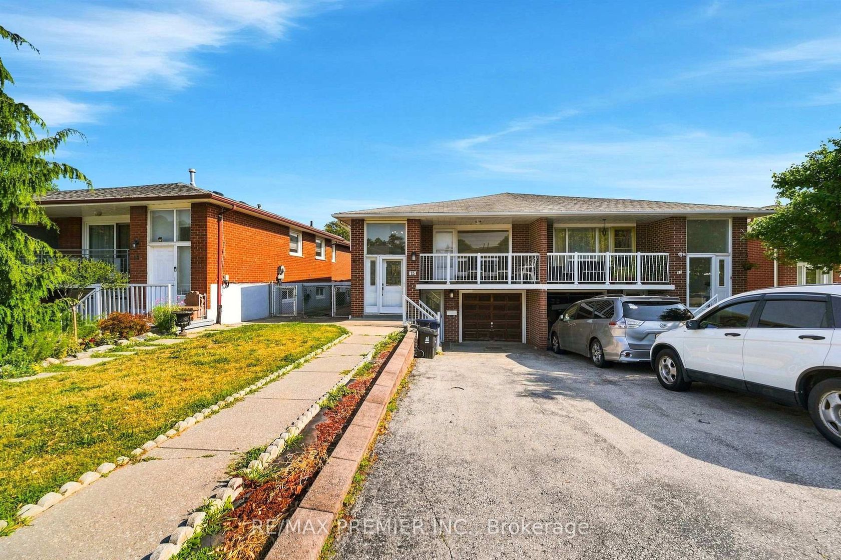 15 Madonna Gardens, Humber Summit, Toronto photo 3