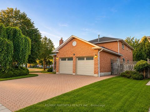 Photo 1 at 2 Glenhurst Road, Doncrest, Richmond Hill