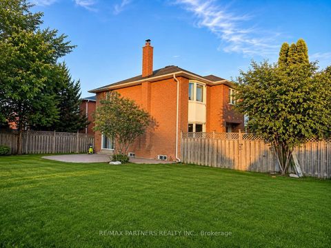 Photo 3 at 2 Glenhurst Road, Doncrest, Richmond Hill
