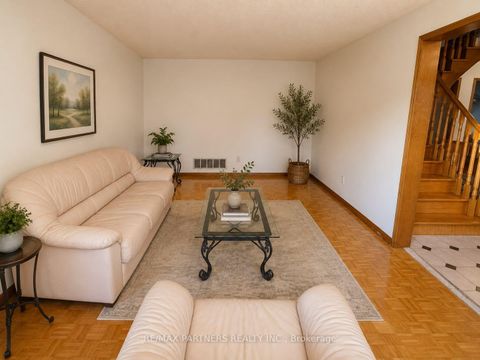 Photo 6 at 2 Glenhurst Road, Doncrest, Richmond Hill
