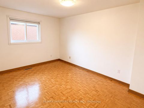 Photo 9 at 2 Glenhurst Road, Doncrest, Richmond Hill