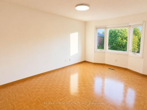 Photo 11 at 2 Glenhurst Road, Doncrest, Richmond Hill