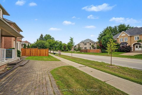 Photo 5 at 20 Fern Avenue, Langstaff, Richmond Hill